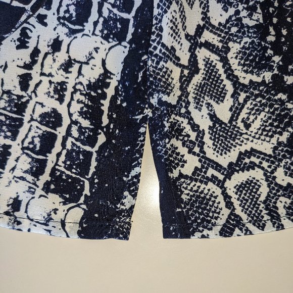 Talbots Silk Blouse w Pleat Details Dark Blue Snake Print Petite 4 - Picture 5 of 7
